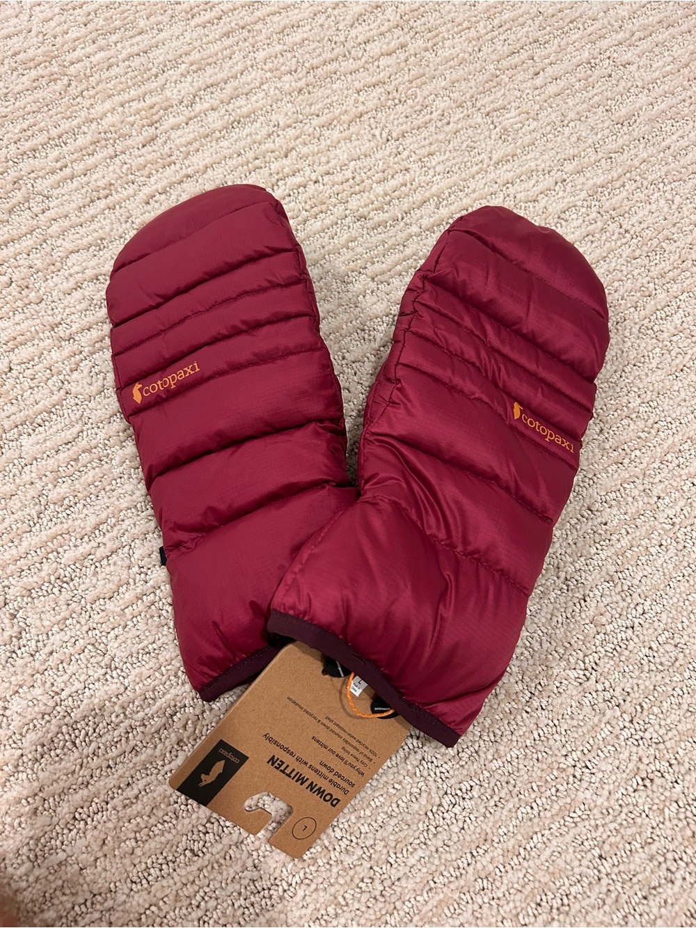 New Unisex cotopaxi Maroon Down Puffer Mittens